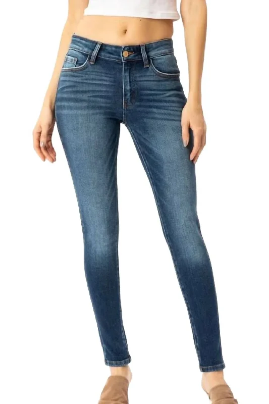 Women's Trendy Outfit Women's Premier Mid Rise Super Skinny Jeans In Medium Stone Wash