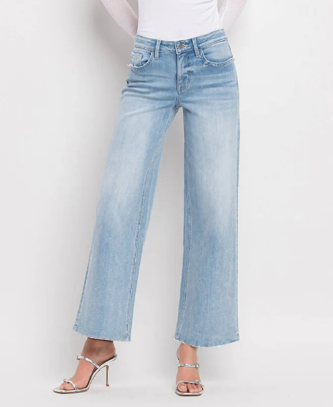 Women's Party Outfit The Best Of The Best Jeans In Light Wash